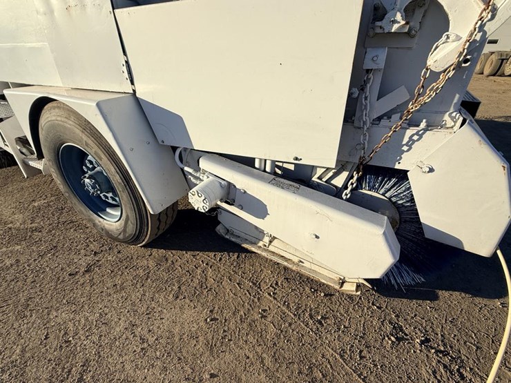 #1981-•-1990-mobil-sweeper-ahl-sweeper-truck-image-16