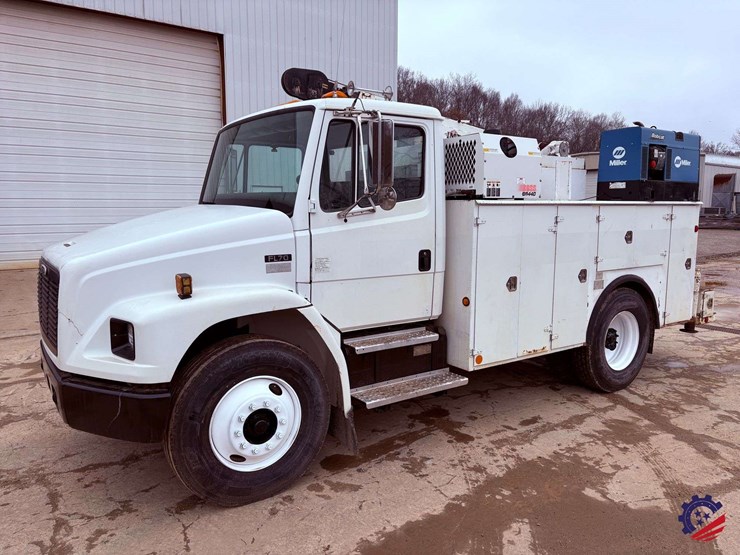 1998-freightliner-fl70-image-1