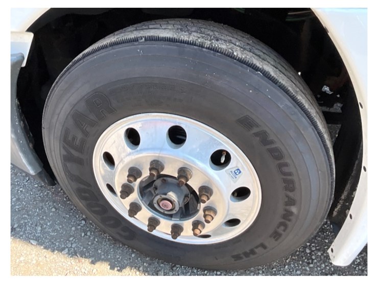 2016-freightliner-ca113-daycab-image-19