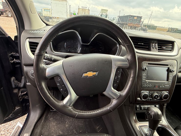 2015-chevrolet-traverse-image-35