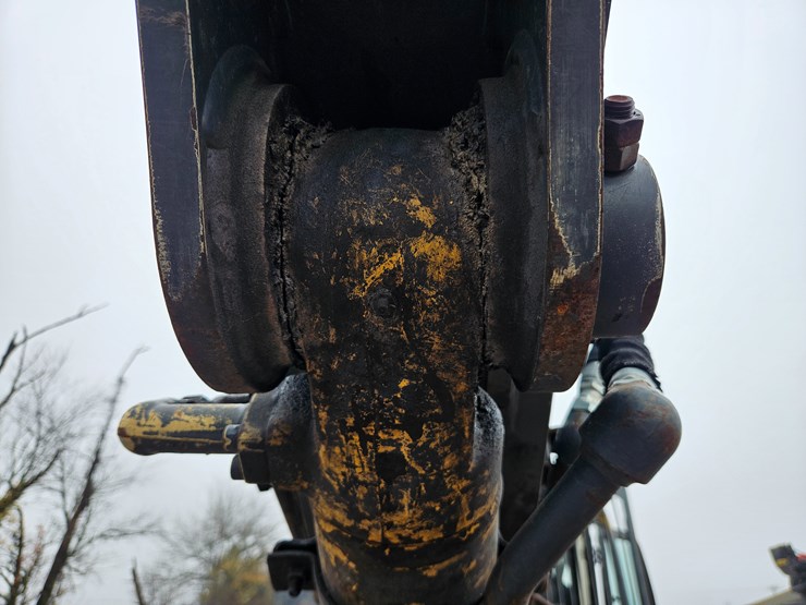 deere-200d-lc-image-95