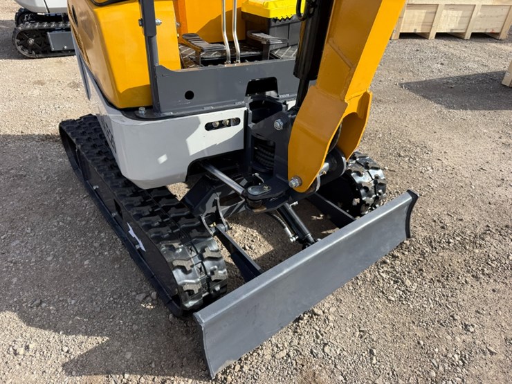 sdlanch-sdle20-mini-excavator-w-hydraulic-thumb-image-7