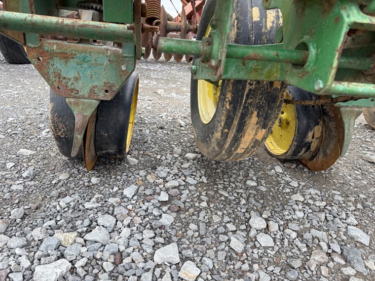 12-john-deere-12-image-16