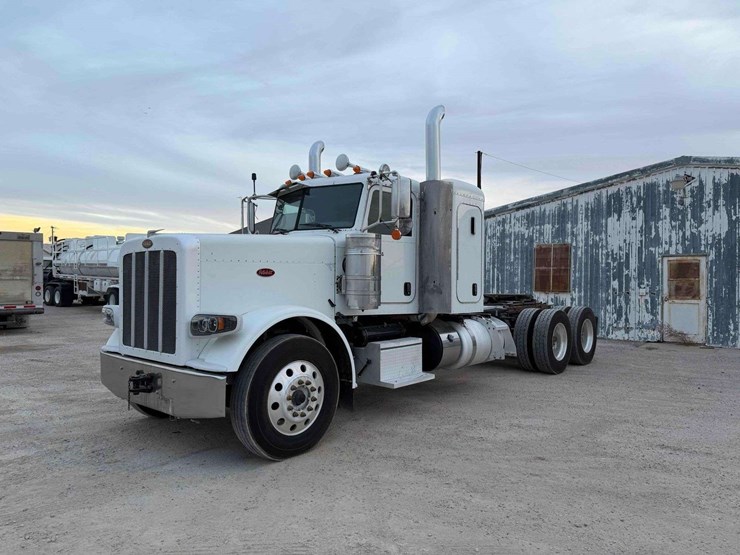 2016-peterbilt-389-image-1
