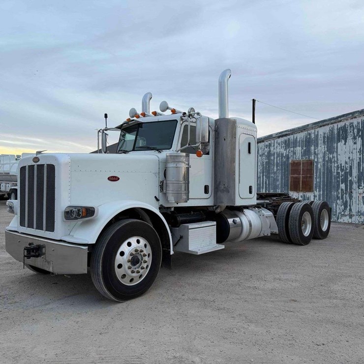 2016 PETERBILT 389