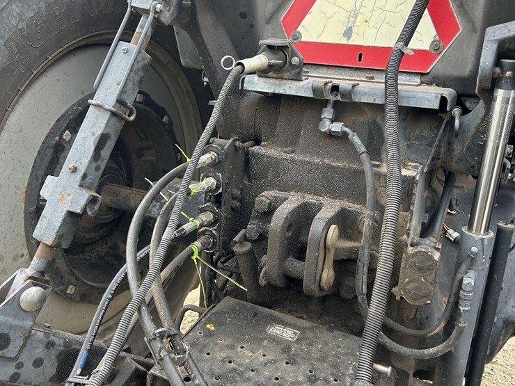 2018-john-deere-560m-image-7