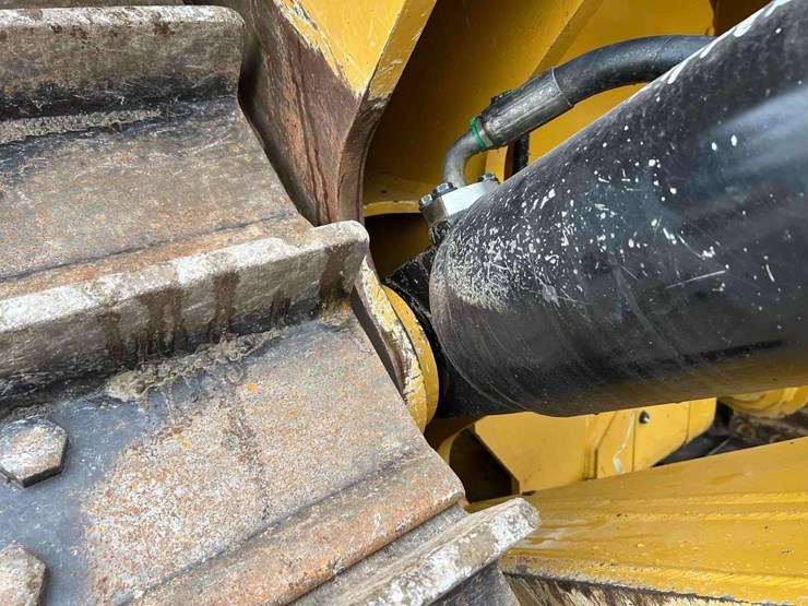 2022-caterpillar-d7-image-22