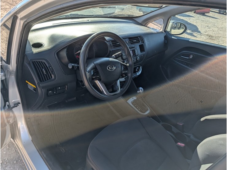 2013-kia-rio-image-13