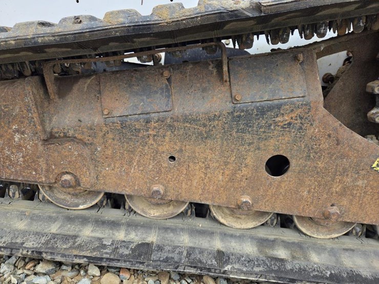 2013-bobcat-t770-image-55