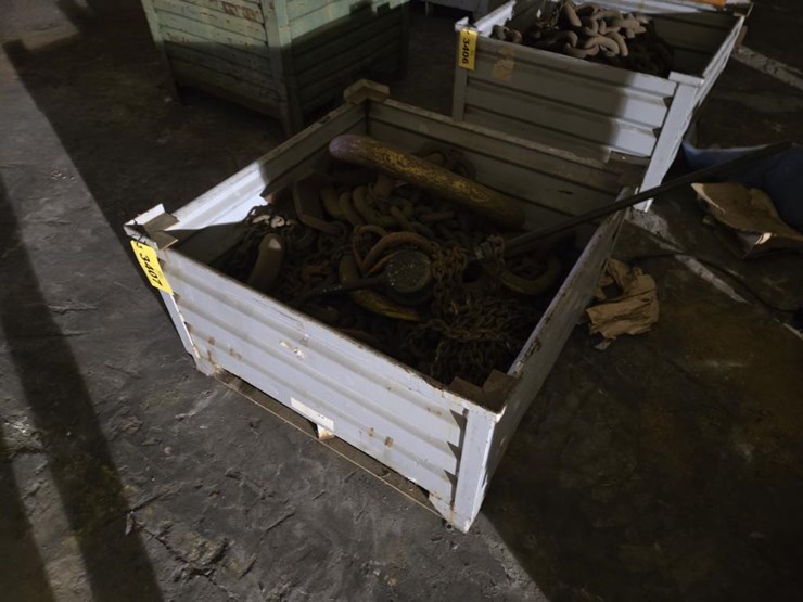 #3407-•-steel-crate-w/-misc.-heavy-duty-chains-image-4