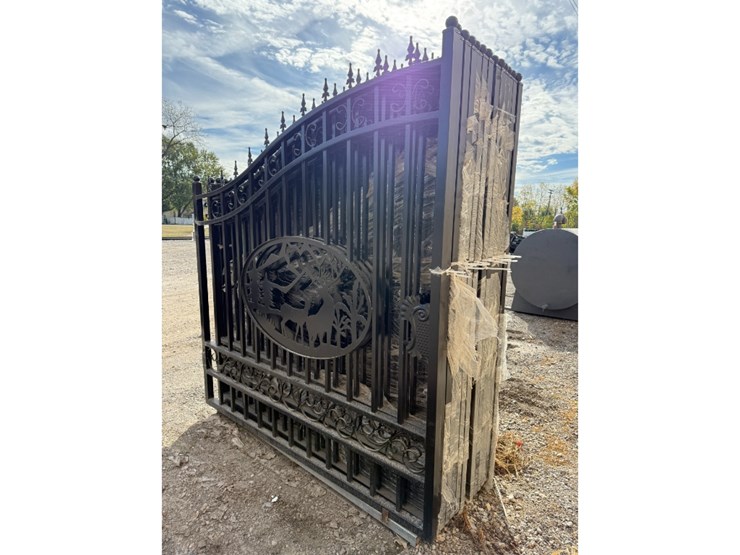 14'-bi-parting-wrought-iron-deer-gate,-2-7'-wide-panels-image-4