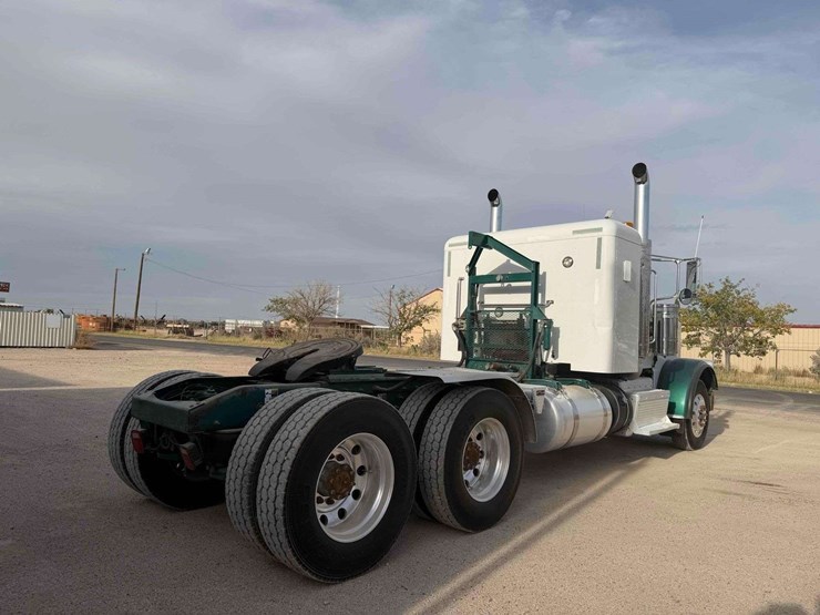 2014-peterbilt-388-image-4