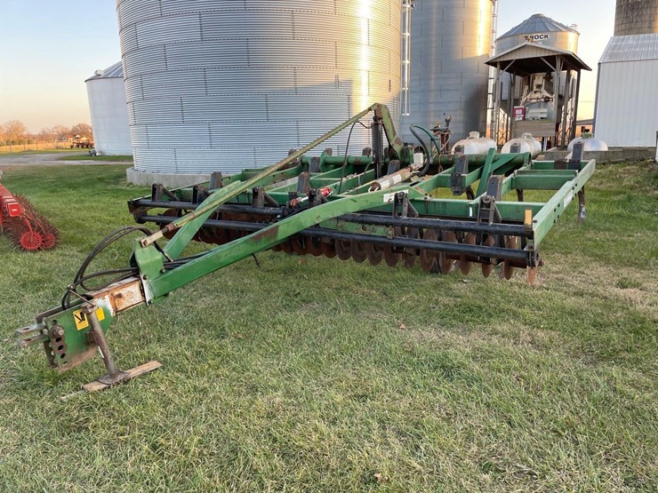 farmhand-soil-saver-13-shank-disc-chisel-image-1