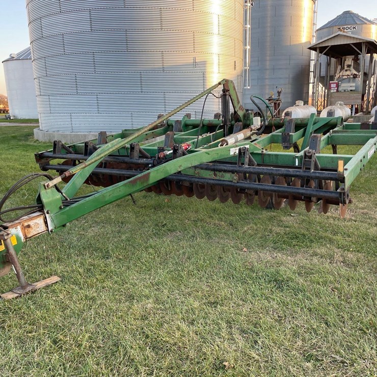 Farmhand Soil Saver 13 shank disc chisel