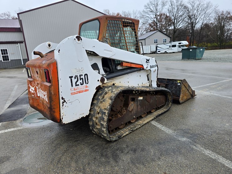 bobcat-t250-image-25
