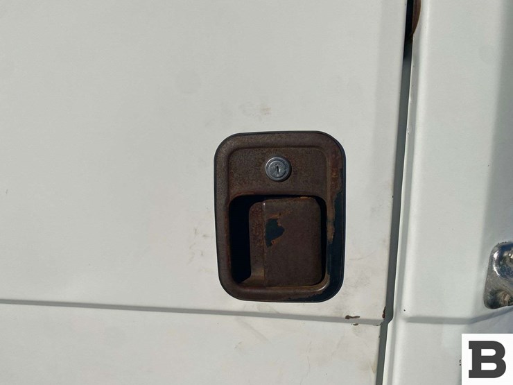 2002-freightliner-fl70-image-44