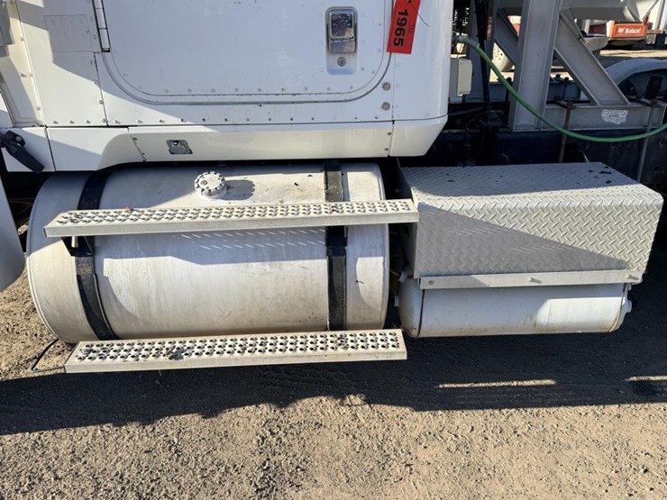 #1965-•-2008-international-eagle-day-cab-truck-tractor-image-11