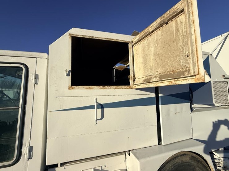 #1981-•-1990-mobil-sweeper-ahl-sweeper-truck-image-13