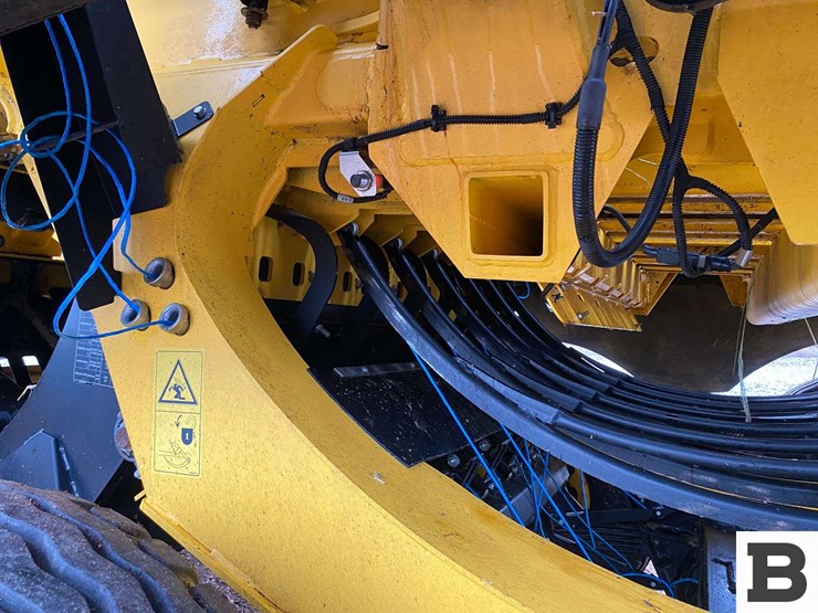 new-holland-340-image-37