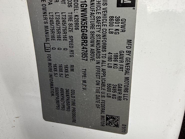 2012-chevrolet-suburban-image-35