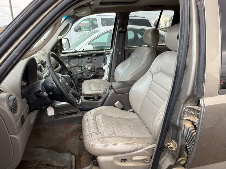 2004-jeep-liberty-image-21