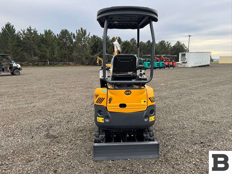 2025-cfg-industrial-qk18r-mini-excavator-image-4