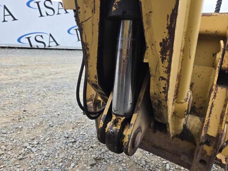 caterpillar-th83-image-15