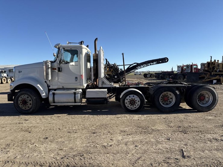#1955-•-2008-international-eagle-day-cab-truck-tractor-image-2