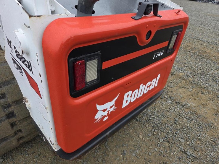 2020-bobcat-t740-image-23