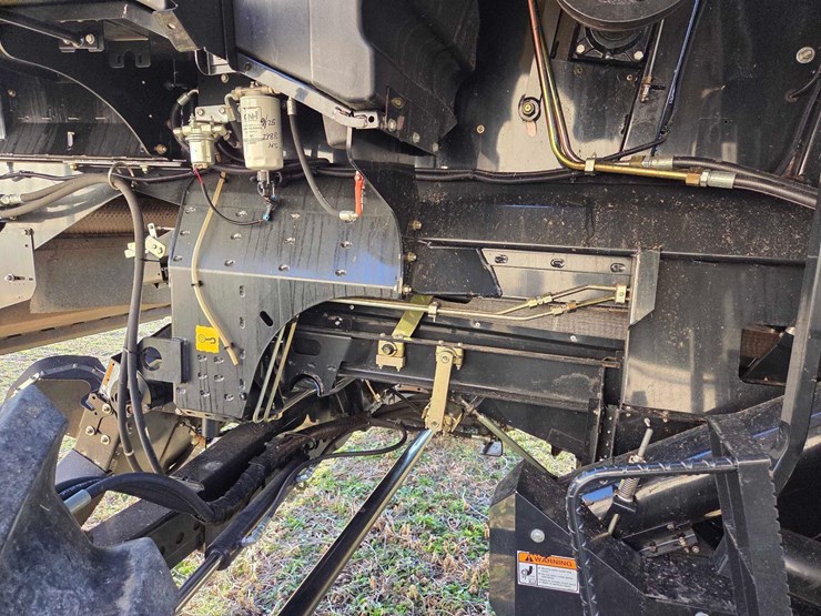 2010-new-holland-cr9065-image-48