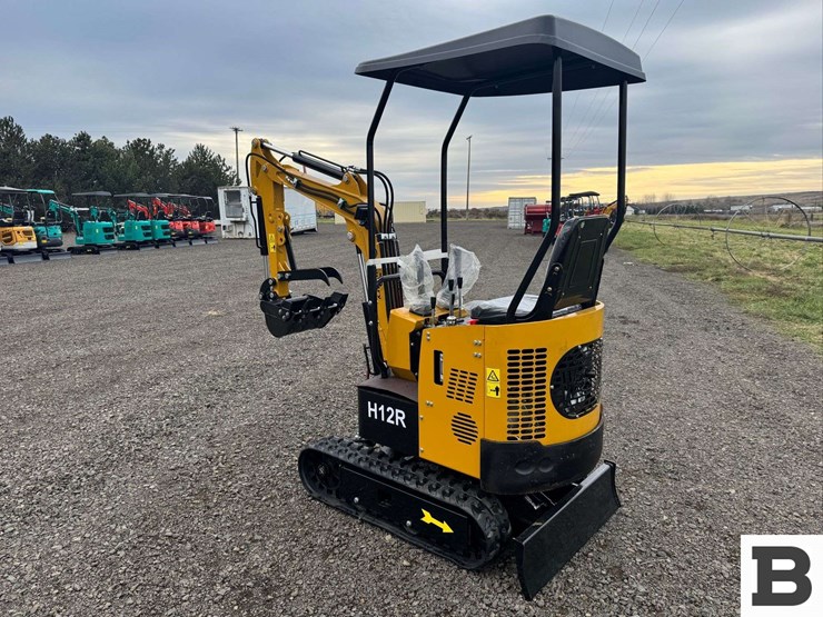 2025-cfg-industrial-h12r-mini-excavator-image-4