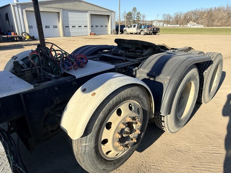 #1972-•-2008-international-eagle-day-cab-truck-tractor-image-15