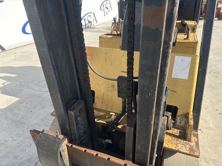 caterpillar-t80d-image-14