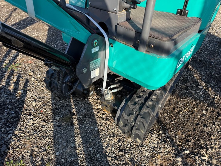 cfg-qk16r-mini-excavator-w/-hydraulic-thumb-image-6