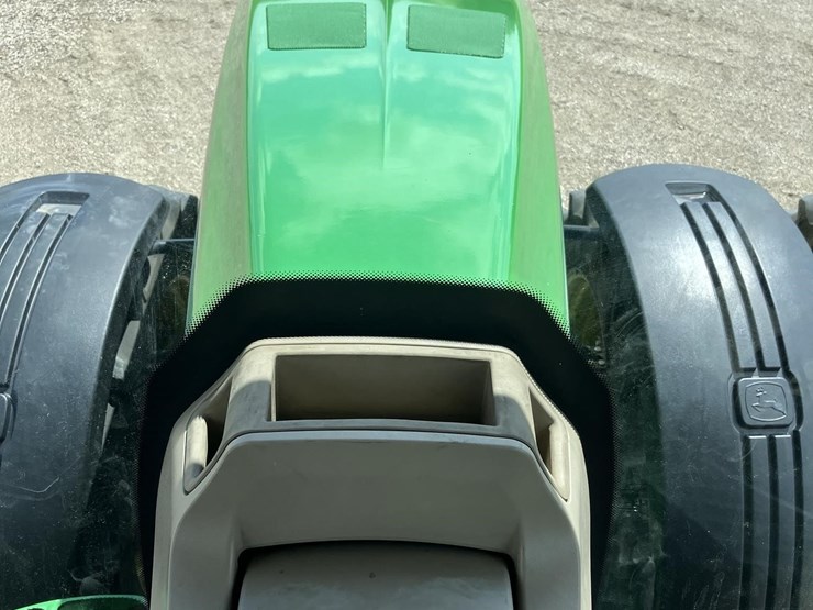 2010-john-deere-8295r-image-4