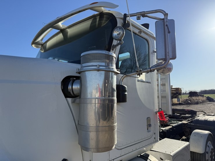 #1955-•-2008-international-eagle-day-cab-truck-tractor-image-29