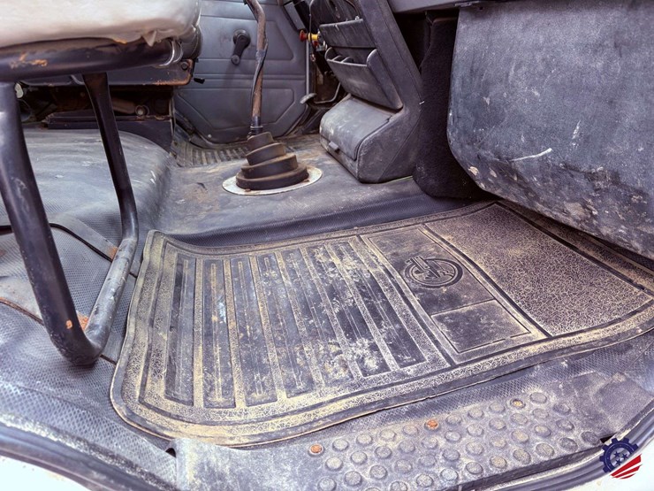 1998-freightliner-fl70-image-56