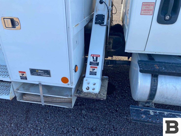 2011-international-durastar-4300-image-57