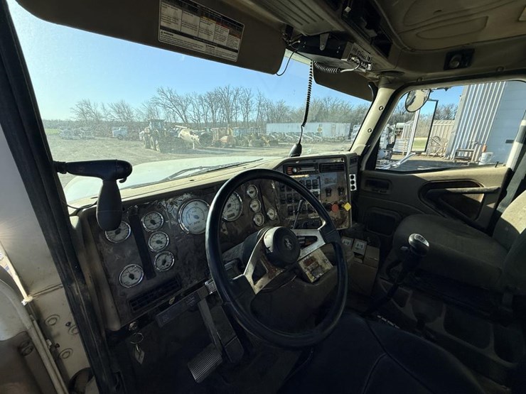 #1965-•-2008-international-eagle-day-cab-truck-tractor-image-31