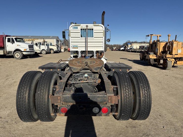 #1955-•-2008-international-eagle-day-cab-truck-tractor-image-4