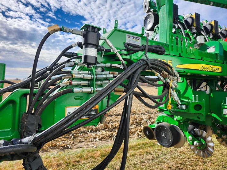 2021-john-deere-1795-image-19