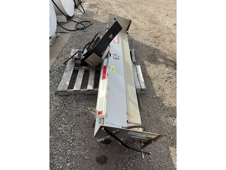 western-uts-696-tailgate-spreader-image-3