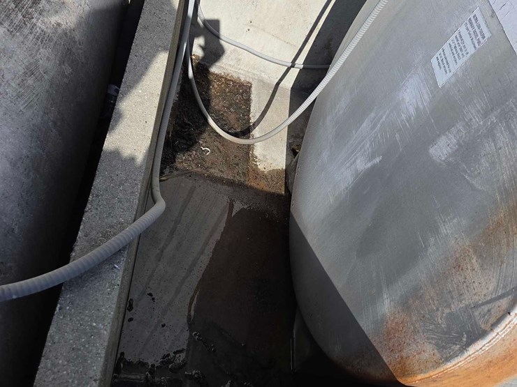 79"x118"x31"-cement-fuel-tank-dike-image-3