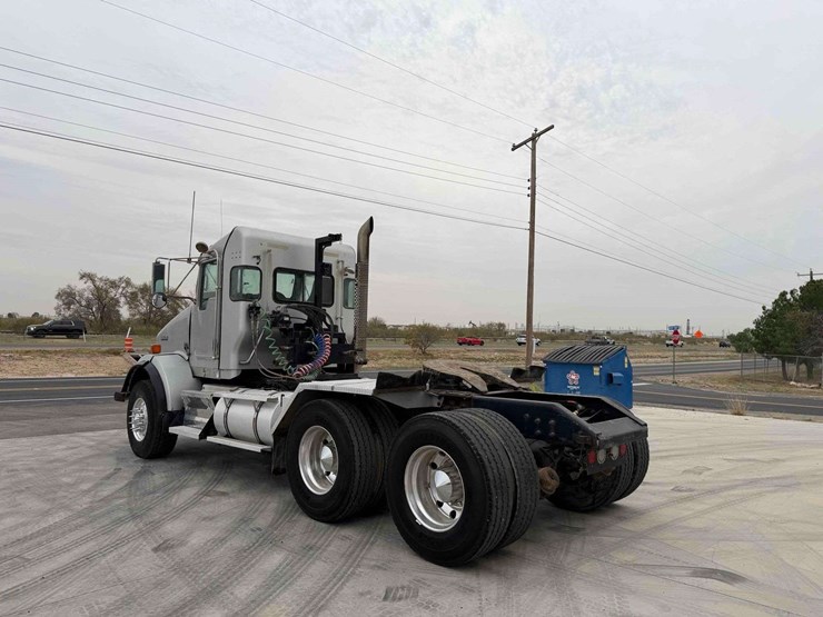 2012-kenworth-t800-image-5