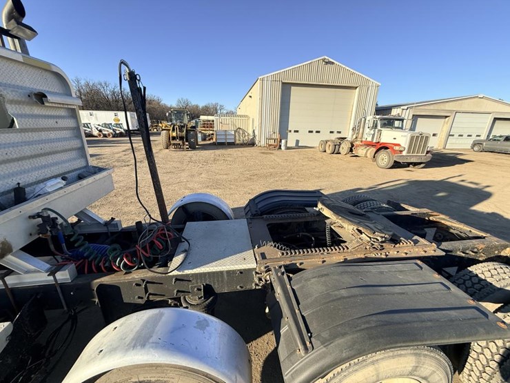 #1980-•-2008-international-eagle-day-cab-truck-tractor-image-16