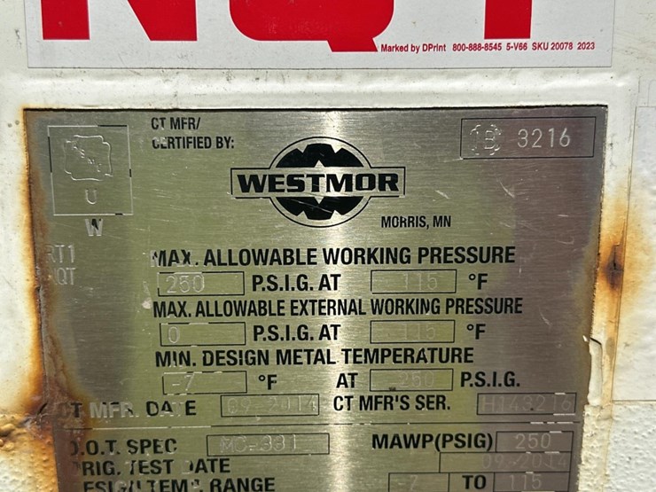 2013-freightliner-m2-106-image-32