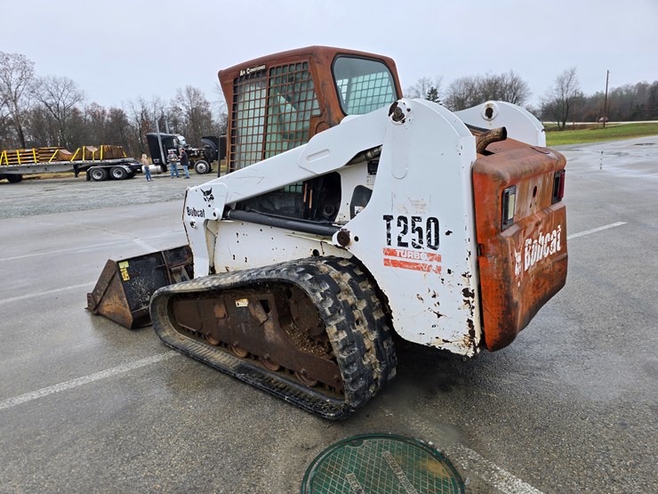 bobcat-t250-image-14