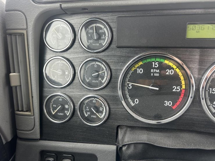 #1675-•-2016-freightliner-harrison-glider-kit-day-cab-truc-image-57