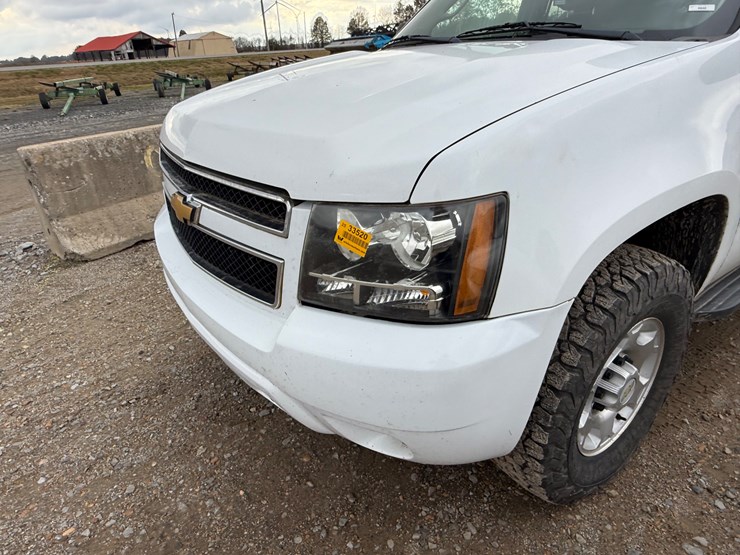 2012-chevrolet-suburban-image-17