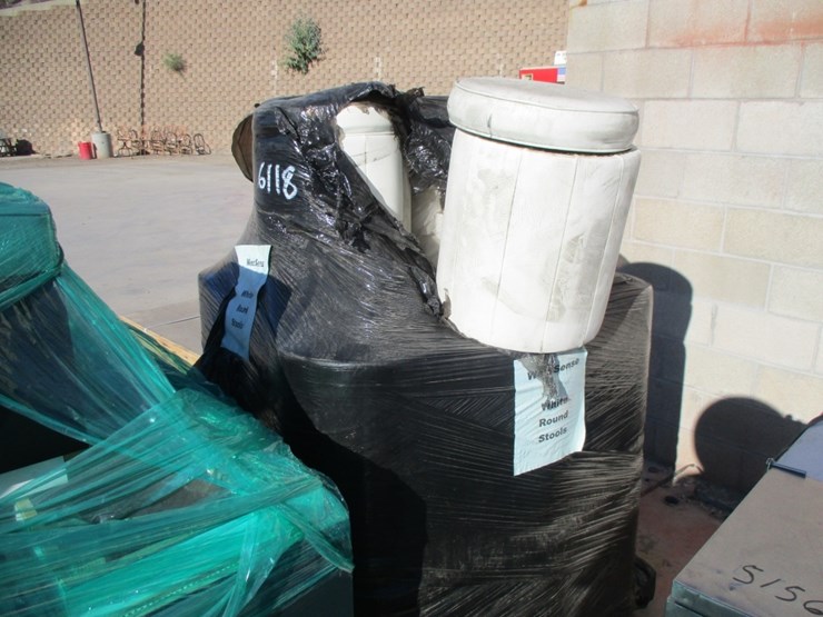 lot-of-(2)-pallets-round/square-ottomans,-image-4